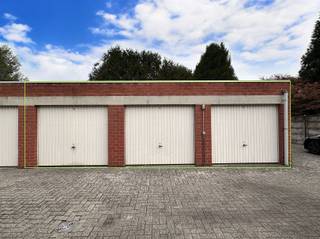 INVESTERINGSTIP! 3 VERHUURDE GARAGES TE KOOP IN APPELS (DENDERMONDE) Op zoek naar een slimme en zorgeloze investering? Of een veilige plek om je...