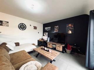 Dit appartement is gelegen op de tweede verdieping. U beschikt over een gezellig terras en veel lichtinval.De indeling van het appartement is...