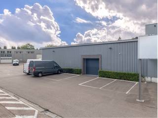 Op een toplocatie langs de E34 Eindhoven–Antwerpen bieden wij deze instapklare industriehal van 323 m² aan, gelegen op een modern...