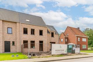 EXCLUSIEVE NIEUWBOUWWONING MET ZUIDGERICHTE TUIN EN VRIJE AFWERKINGIn de rustige woonomgeving in Beerse bevindt zich deze uitzonderlijke...