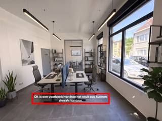<p><span>Centraal gelegen handelspand van ca. <strong>55 m²</strong>, met een ruime <strong>voorraadkelder van ca. 25 m²</strong>. Ideaal voor diverse handels- en dienstverlenende activiteiten.</span></p><p><span>Het pand beschikt over <strong>automatische rolluiken</strong> en achteraan zijn <strong>aansluitingen voorzien voor een kitchenette</strong>. Er zijn tevens <strong>eigen meters voor gas, water en elektriciteit</strong>, zodat het verbruik individueel wordt opgevolgd.</span></p><p><span><strong>Troeven:</strong></span><br /><span>• Ca. 55 m² handelsruimte</span><br /><span>• Ca. 25 m² voorraadkelder</span><br /><span>• Automatische rolluiken</span><br /><span>• Aansluitingen voor kitchenette</span><br /><span>• Eigen gas-, water- en elektriciteitsmeter</span><br /><span>• Centrale en vlot bereikbare ligging</span></p><p><span><strong>Ligging</strong></span></p><p><span>De Onderwijsstraat bevindt zich op een <strong>centrale locatie in Antwerpen</strong>, met winkels, horeca, diensten en dagelijkse voorzieningen in de nabije omgeving. Het openbaar vervoer is vlot bereikbaar en ook het stadscentrum en de omliggende wijken zijn gemakkelijk bereikbaar.</span></p><p><span>Een interessante locatie voor ondernemers die op zoek zijn naar een <strong>praktisch handelspand op een centrale Antwerpse ligging</strong>.</span></p><p><span><strong>Huurprijs: € 825/maand</strong></span><br /><span><strong>Gemeenschappelijke kosten: € 60/maand</strong></span><br /><span><strong>Onroerende voorheffing:</strong> jaarlijks ten laste van de huurder.</span><br /><span>Gas, water en elektriciteit zijn afzonderlijk gemeten en ten laste van de huurder.</span></p>