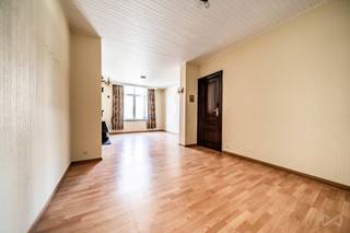 Woning met opsplitsingspotentieel – OudergemInfo en bezoeken – 02 315 51 71Gelegen op de Chaussée de Watermael biedt deze eengezinswoning een mooie...