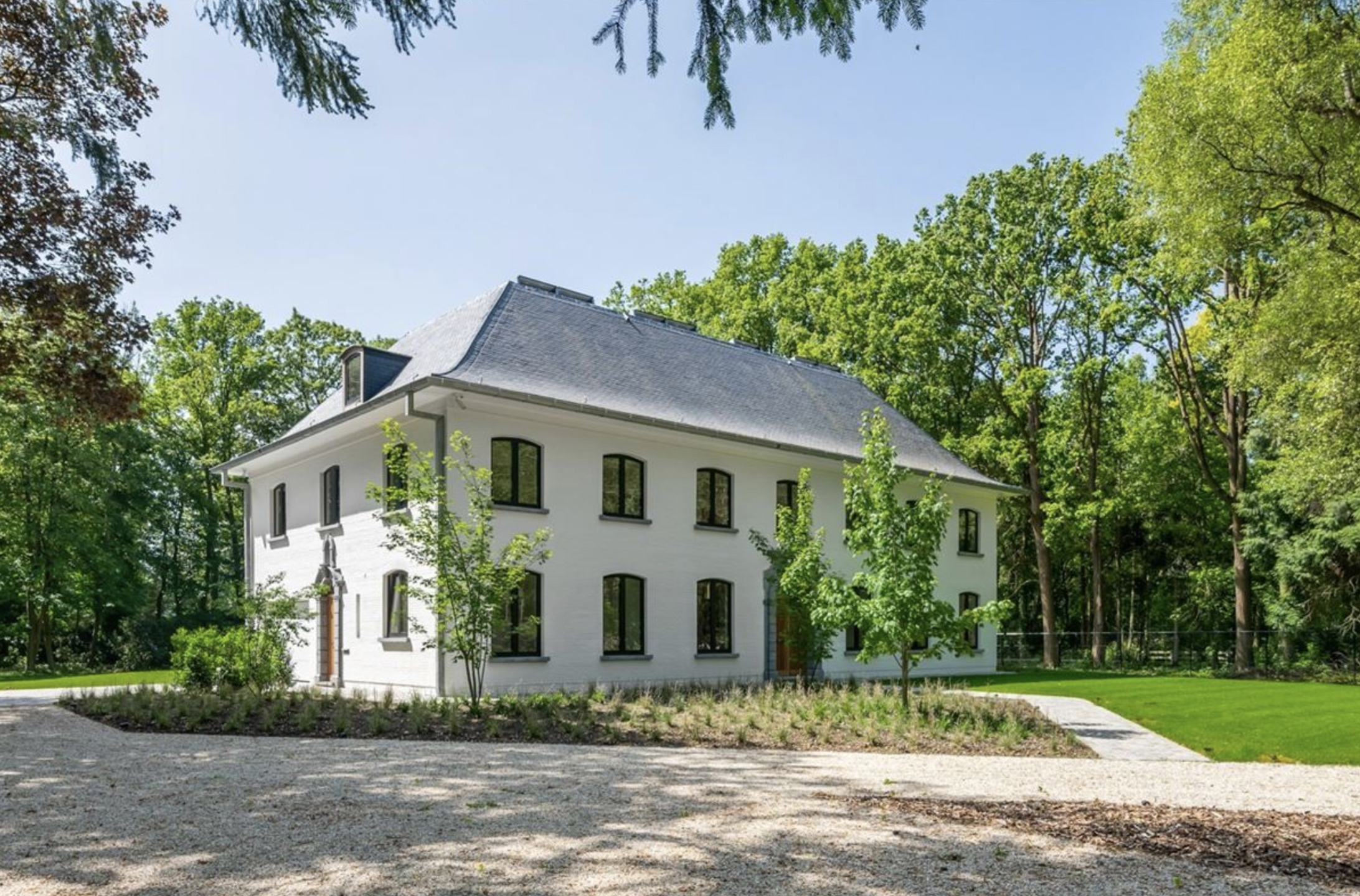 House for sale in Brasschaat with 5 bedrooms - photo 2