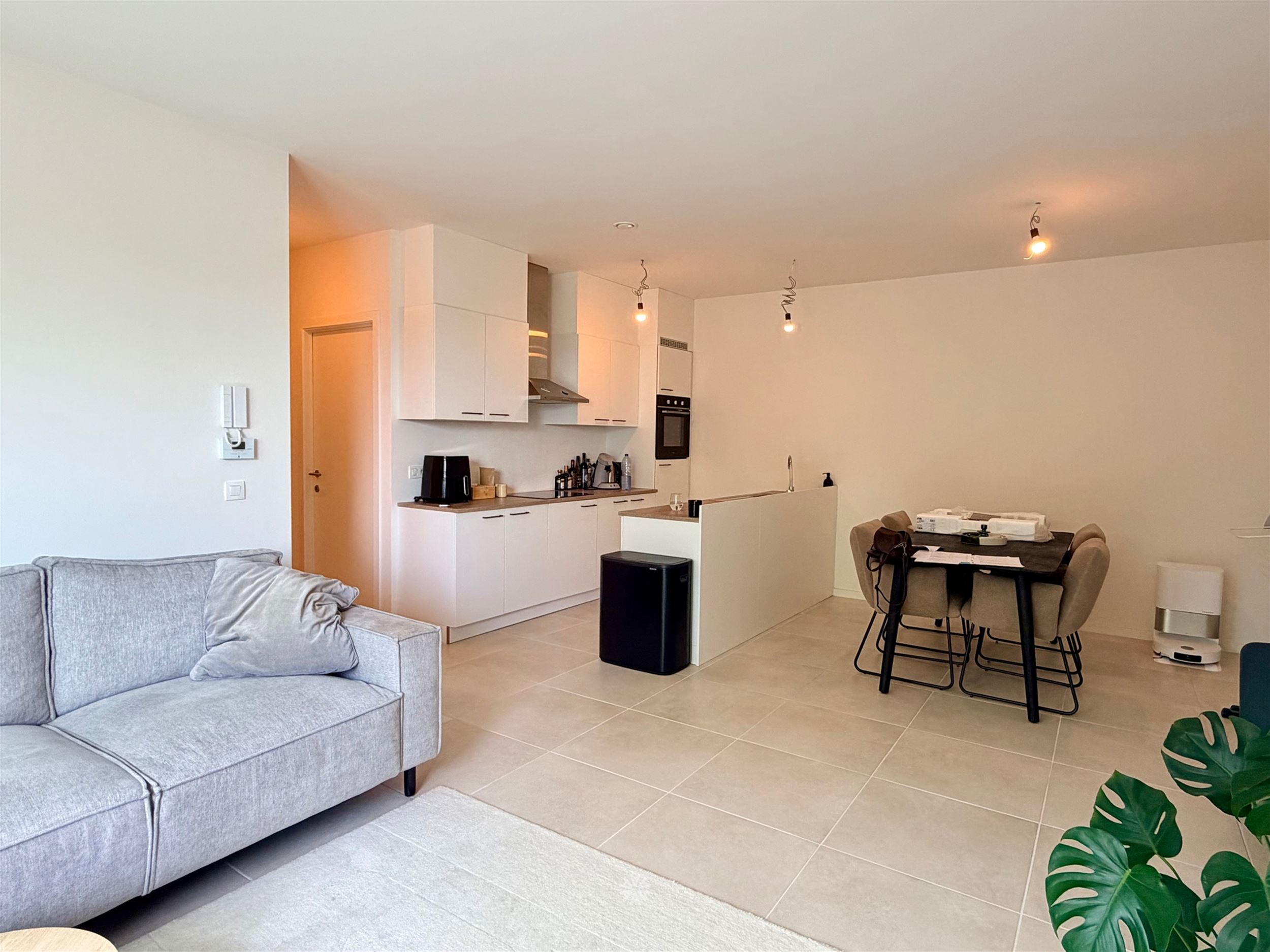 Recent appartement met 2 slaapkamers en groot terras te huur te Zomergem - foto 4