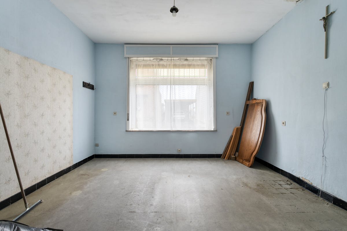 Ruime woning met tuin en garage op 380m² te Leisele. - foto 5