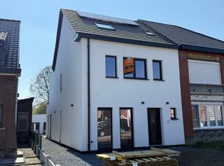 Energiezuinige halfopen bebouwing in Bonheiden met gezellige tuin en multifunctioneel ruim bijgebouw!Ontdek deze instapklare gezinswoning van maar...