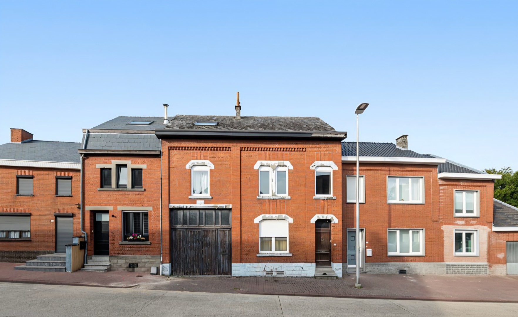 Ruime renovatiewoning met veel potentieel - foto 2