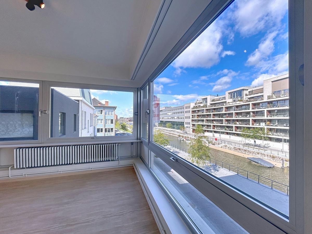 Spacious renovated apartment for rent on the Leie in Kortrijk - photo 4