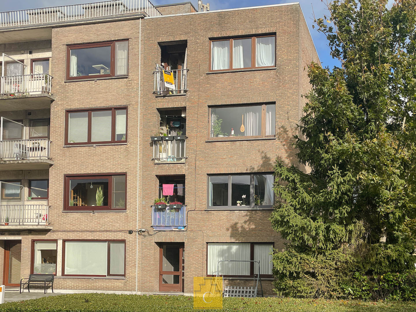 Ruim 3-slaapkamerappartement met terras in Sint-Andries - photo 1