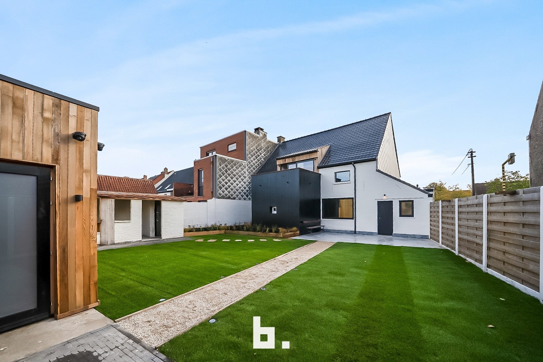 Stijlvol gerenoveerde halfopen woning met karakter, tuin &amp; garage op topligging - foto 2