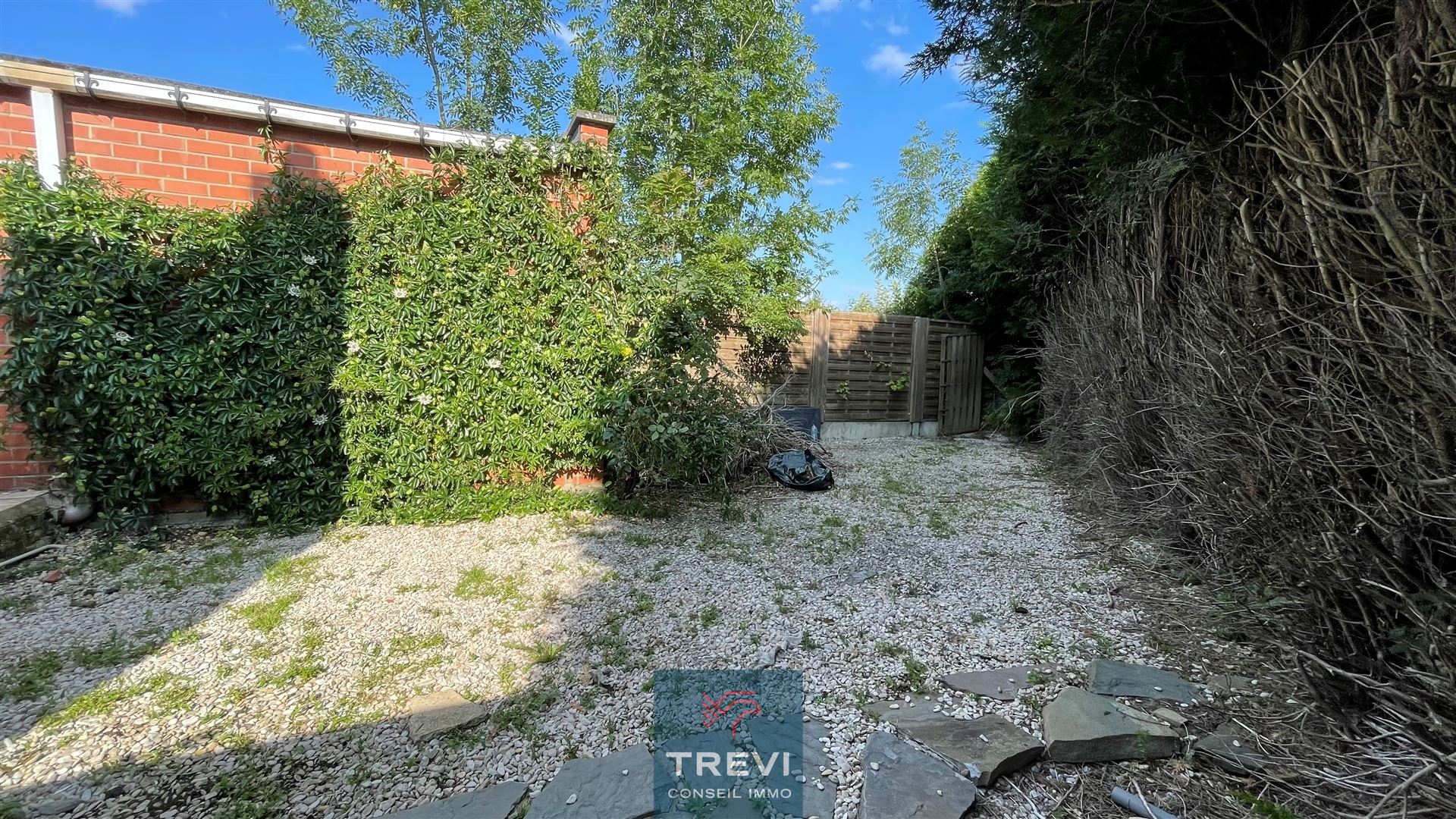 SOUS OPTION Belle maison rénovée 3 chambres, garage et un jardin - photo 4