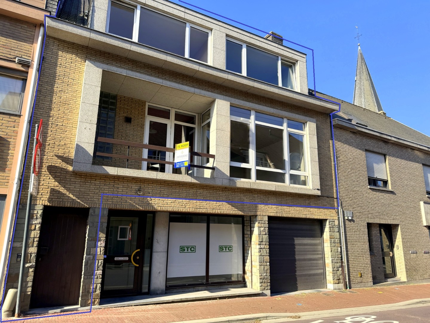 Ruim 3-slaapkamerappartement met zicht op de kerk te koop centrum Bellegem - foto 1