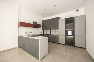 Op een goed bereikbare locatie, vlak bij het centrum van Aarschot, bevindt zich dit totaal vernieuwd appartement van 129 m². Alle voorzieningen...