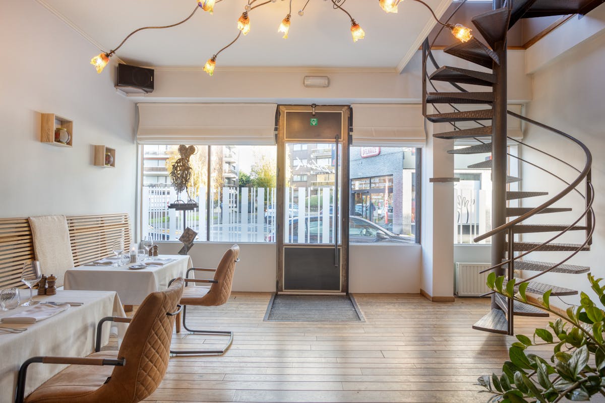 Commercial house for sale in a prime location in the center of Strombeek-Bever - photo 2