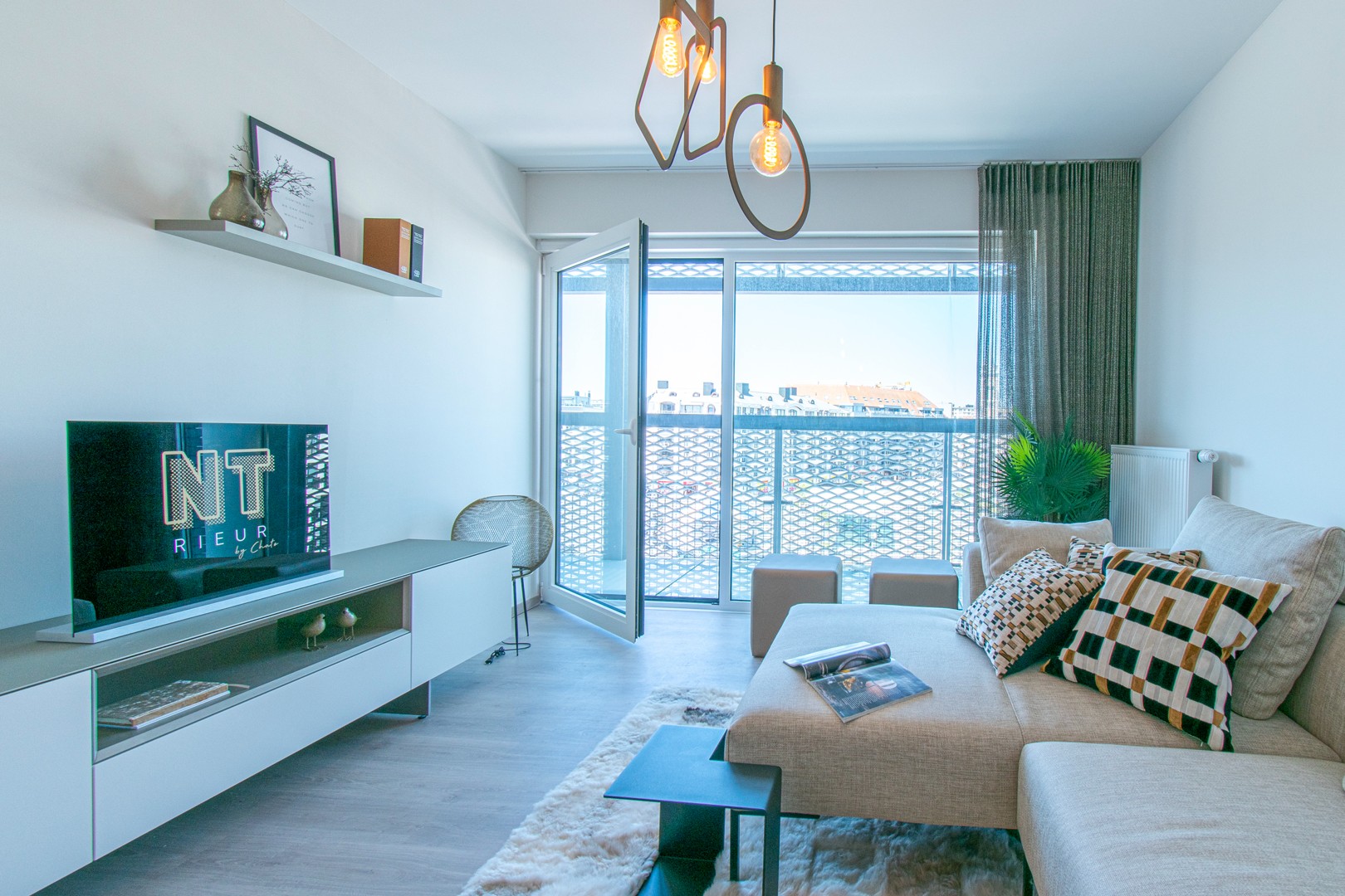 Ruim 2-slaapkamer appartement met panoramisch zicht - foto 2