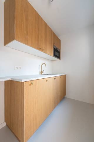 Voor meer info of een bezoek bel 02 884 23 23 - Gelegen op het gelijkvloers van een volledig gerenoveerd gebouw, biedt dit kantoor een...