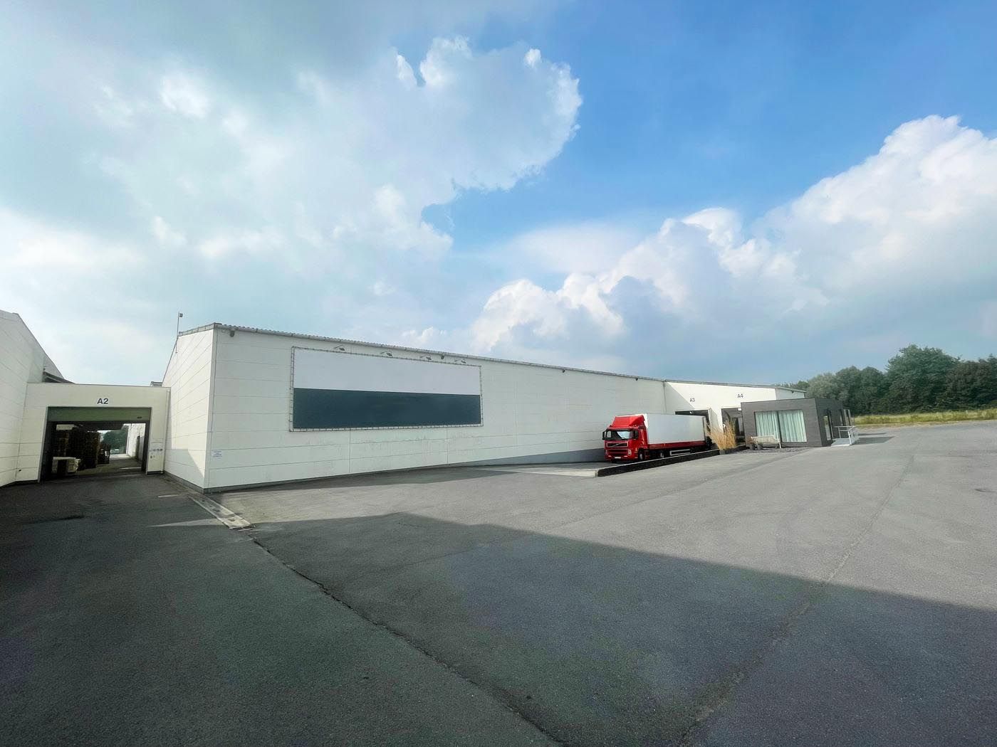 LOGISTIEK MAGAZIJN 9.675 m² met laadkades - foto 2