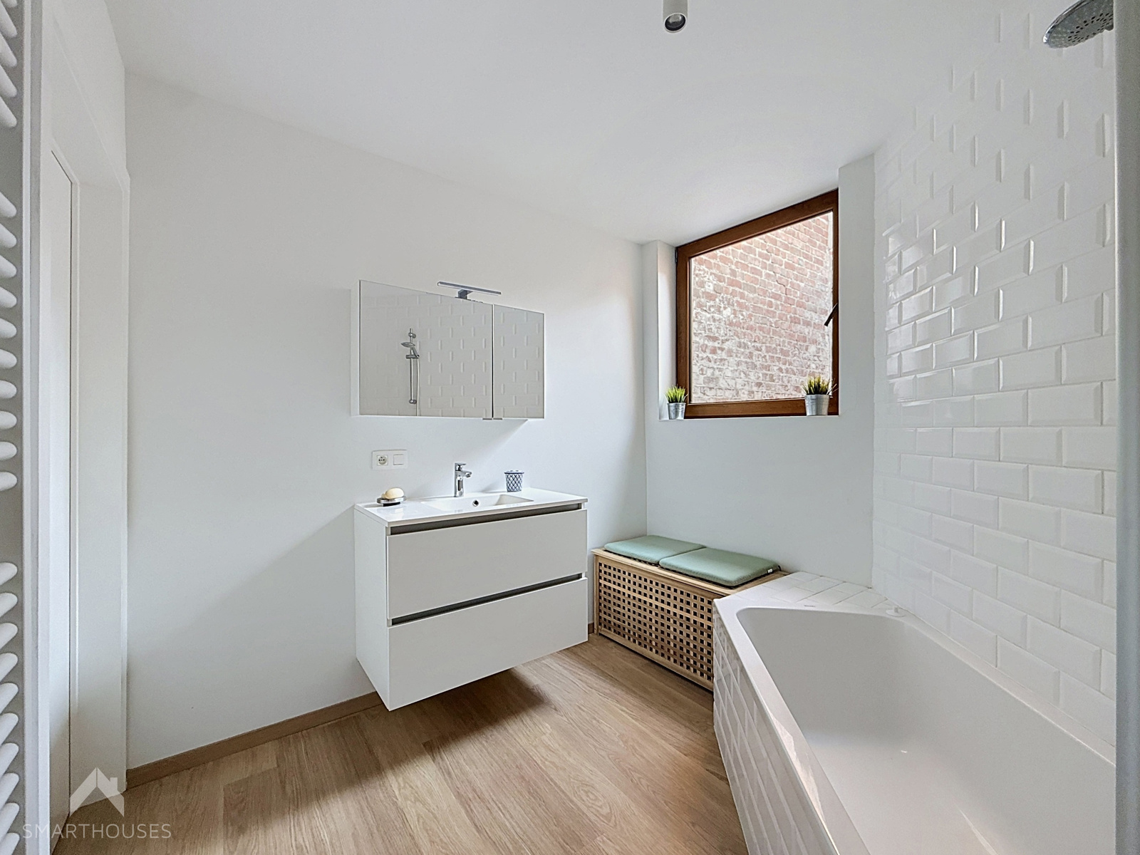 Bel-etagewoning met 2 slpkrs, ruime garage nabij strand - foto 5