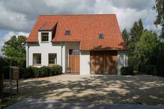 Aan de kruising van de Fazantenlaan met de Wortegemseweg in Waregem, biedt Dumobil deze bouwgrond (lot 1) voor villabouw aan. In deze...