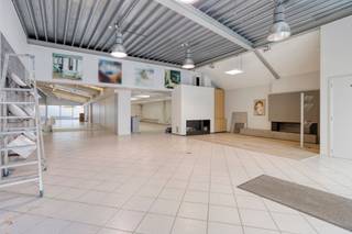 Looking for an exceptional place to launch or expand your business in Roeselare? This individual shop for rent at Ardooisesteenweg 243 is a fantastic opportunity for entrepreneurs seeking a prime commercial location in Belgium. With a monthly rent of €54,50.0000, you receive maximum visibility on a busy road, ensuring a steady flow of potential customers every day. The shop boasts a spacious, modern layout perfectly suited for retail, technology, fashion, or even speciality products. The contemporary design creates an inviting atmosphere, giving your brand the opportunity to shine in a thriving area. Roeselare is renowned for its vibrant commercial centre and supportive business environment, making this property ideal for both established companies and ambitious start-ups. Plus, with neighbouring shops and amenities nearby, your business will benefit from increased exposure and foot traffic. Imagine the possibilities as you build your enterprise in this strategic spot. Don’t miss this opportunity – contact us today for more information or to schedule a visit and see how your business can flourish here!