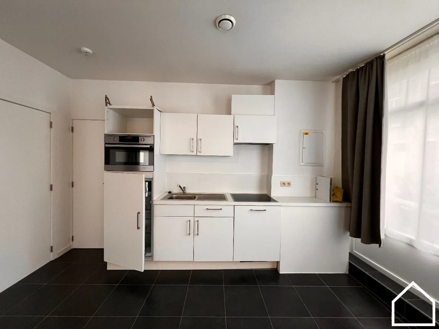 STUDIO MET APARTE BADKAMER IN CENTRUM VAN IEPER - foto 4