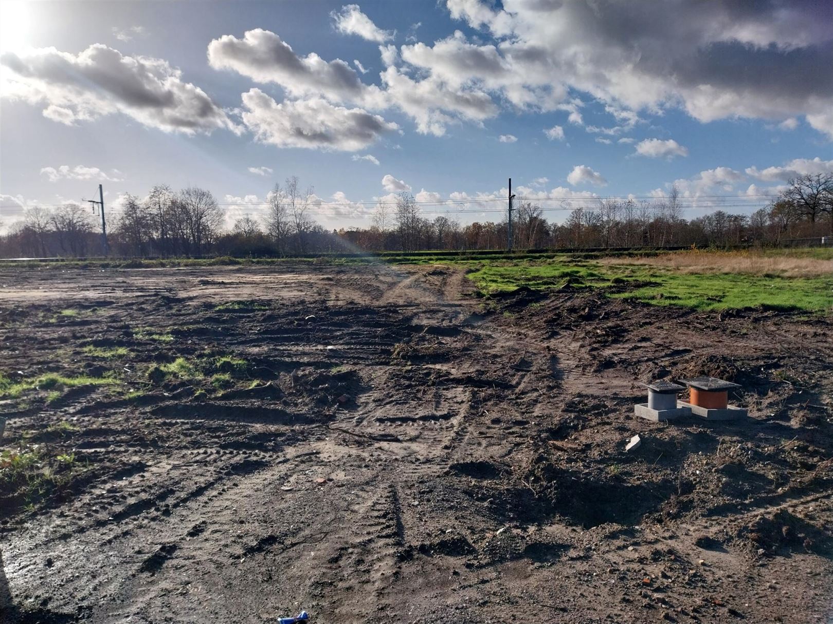 Mooie grote bouwgrond voor open bebouwing, gelegen in een rustige straat in Schoorheide. Het perceel is zuid tot zuidwest gericht.