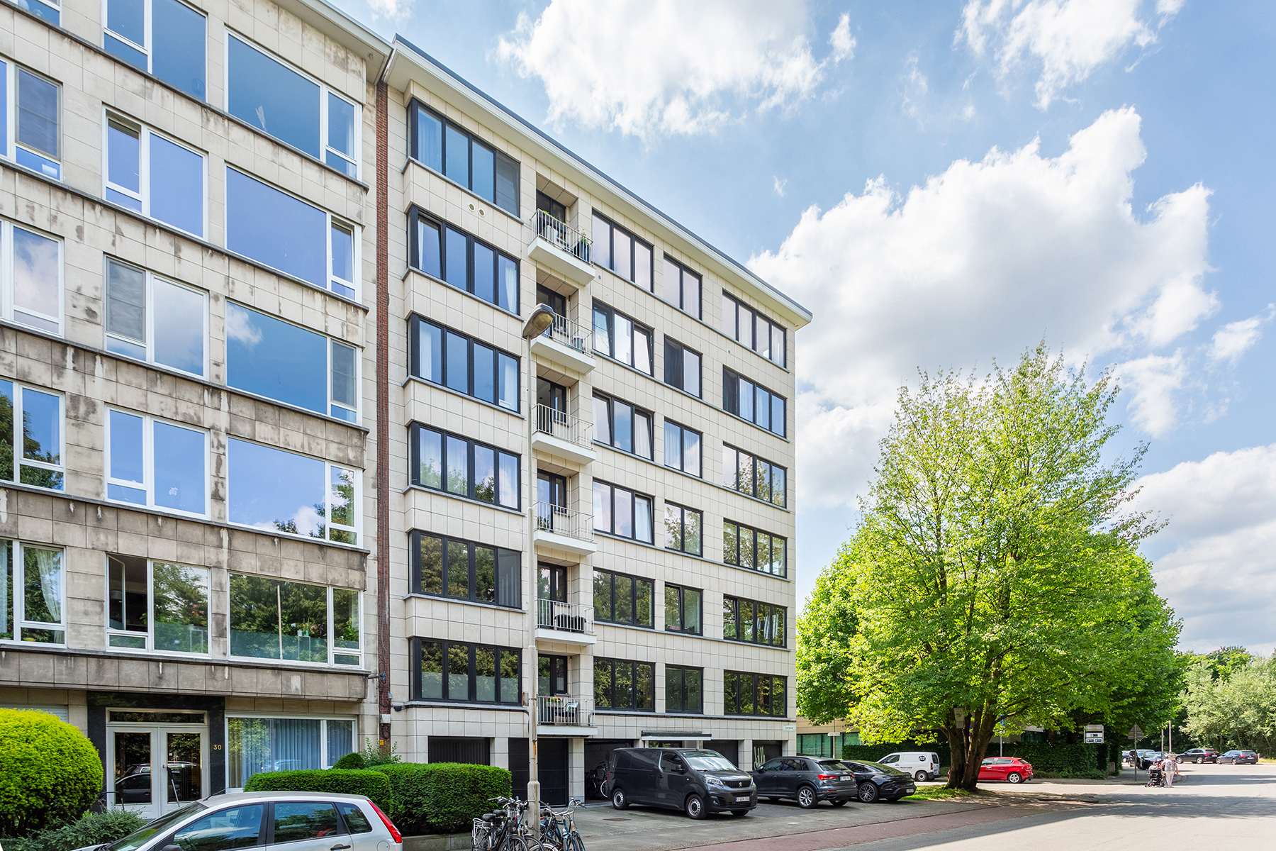 Prachtig vernieuwd app. op toplocatie + garagebox en P - foto 1