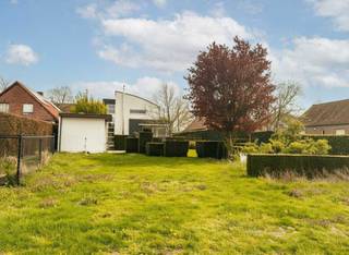 Uniek vastgoed met idyllische tuin + aanpalend weilandDeze lichtrijke en zonnige woning is gelegen in een verrassend rustige straat, met winkels en...
