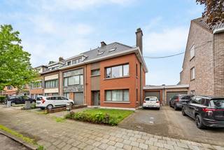 Op zoek naar een grote gezinswoning met veel slaapkamers, bergruimte én een werkplaats voor uw hobby of beroep? U wilt een huis dat al goed in...