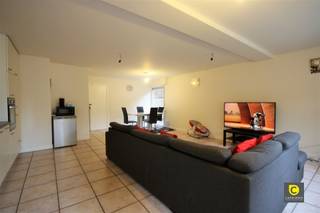 Gelijkvloers 2-slaapkamer appartement INCLUSIEF garage.Het appartement ligt op wandelafstand van het centrum van Boom, zeer centraal maar ook zeer...