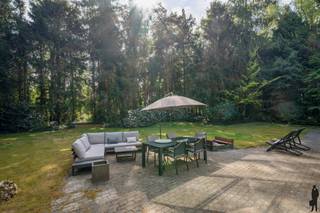 Moderne woning op een zuidgericht perceel van ca. 3.500 m², midden in het groen en op fietsafstand van zowel Heide als het centrum van Kalmthout.Deze...