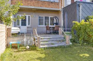 Instapklaar gelijkvloers 1-slaapkamer appartement met grote tuin in Merksem! Ideaal voor starters of als investering! Centraal gelegen vlakbij...