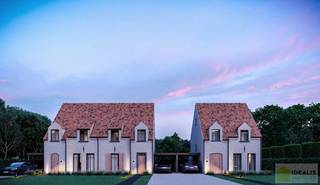 EEN RUSTIGE LIGGING MET ALLE VOORZIENINGEN IN DE BUURT<br />In de aangename en rustig gelegen Graanstraat 34 te Hamont realiseren wij prachtige en verzorgde nieuwbouwwoningen. Deze woning betreft een halfopen bebouwingen, gelegen op een mooi perceel van 5a 48ca. Dankzij de gunstige ligging bevinden<br />scholen, winkels, het station en openbaar vervoer zich op korte afstand, wat zorgt voor een vlotte bereikbaarheid en een praktisch dagelijks leven.<br /> <br />KWALITATIEVE ARCHITECTUUR IN MODERNE PASTORIJSTIJL<br />De woningen worden gebouwd in een moderne pastorijstijl met subtiele klassieke accenten. Kenmerkend zijn de ruime aluminium ramen die voor veel natuurlijke lichtinval zorgen, houten voordeuren en sierluiken die de warme uitstraling versterken, en gevels die fraai worden afgewerkt met voorgekaleide gevelsteen. Zo ontstaat een tijdloos en verzorgd geheel dat aansluit in de omgeving en toch op zichzelf staat.<br /> <br />DUURZAME MATERIALEN EN ENERGIEZUINIGE TECHNIEKEN<br />Er wordt uitsluitend gebruik gemaakt van duurzame en onderhoudsvriendelijke materialen. Daarnaast worden de woningen standaard uitgerust met de nieuwste energiezuinige technieken, waaronder een warmtepomp, Ventilatie systeem D (balansventilatie met warmterecuperatie), vloerverwarming en zonnepanelen. Dankzij deze voorzieningen geniet u van een optimaal binnenklimaat en blijven de energiekosten beperkt, nu én in de toekomst.<br /> <br />DOORDACHTE INDELING EN HOOG WOONCOMFORT<br />De woningen beschikken over een praktische en functionele indeling, afgestemd op het moderne gezinsleven. Ruime leefruimtes, voldoende berg- en opbergruimte, een open keuken, comfortabele slaapkamers en een aangename tuin maken van elke woning een plek waar het heerlijk wonen is.<br /><br />Grondaandeel: € 140.000,00<br />Constructiewaarde: € 271.500,00<br />Prijs inclusief BTW en registratierechten: € 485.315,00