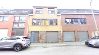 Deze ruime bel-étage woning is centraal gelegen te Bredene Dorp, direct nabij openbaar vervoer,winkels & scholen en op wandel afstand van het centrum...
