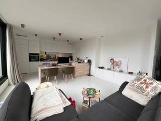 Dit appartement - BEN - bevindt zich op 2 km van het centrum van Lubbeek, op een zeer rustige ligging!Indeling: Via een trap kom je in de inkomhal...