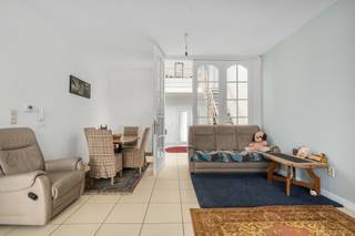 Te koop: opbrengsteigendom in de Varentstraat, centraal gelegen in Opstal, nabij scholen, openbaar vervoer en het treinstation.Deze opbrengsteigendom...