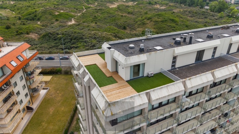 Renovated rooftop apartment with very large roof terrace. - photo 1