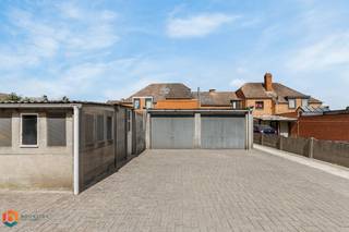 Op een goede locatie nabij het centrum van Heist-op-den-Berg bevindt zich deze leuke woning met 3 slaapkamers, tuin, dubbele garage en...