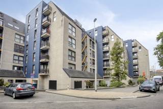 Appartement te koop – 5e verdieping, residentie Zavelplein – Centrum GenkWelkom in het bruisende hart van Genk! Op de 5e verdieping vind je dit...