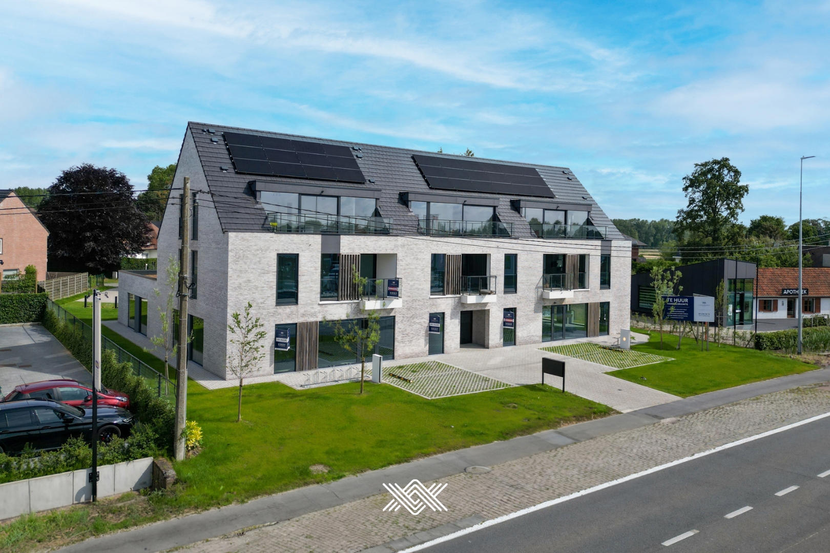 Handelsruimte met 5 parkings te huur in Astene - foto 1