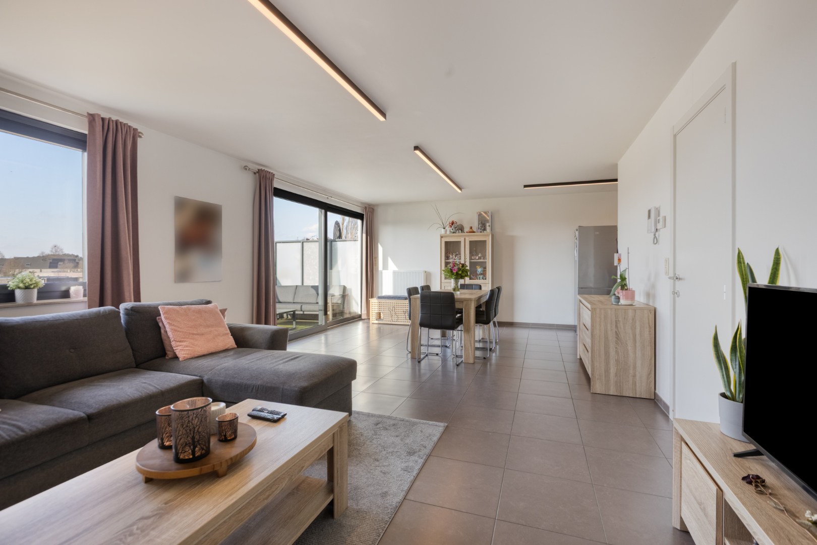 LICHTRIJK APP. VAN 90M² MET 2 SLPK., TERRAS en AUTOSTANDPLAATS OP TOPLOCATIE in BILZEN-HOESELT! - foto 5