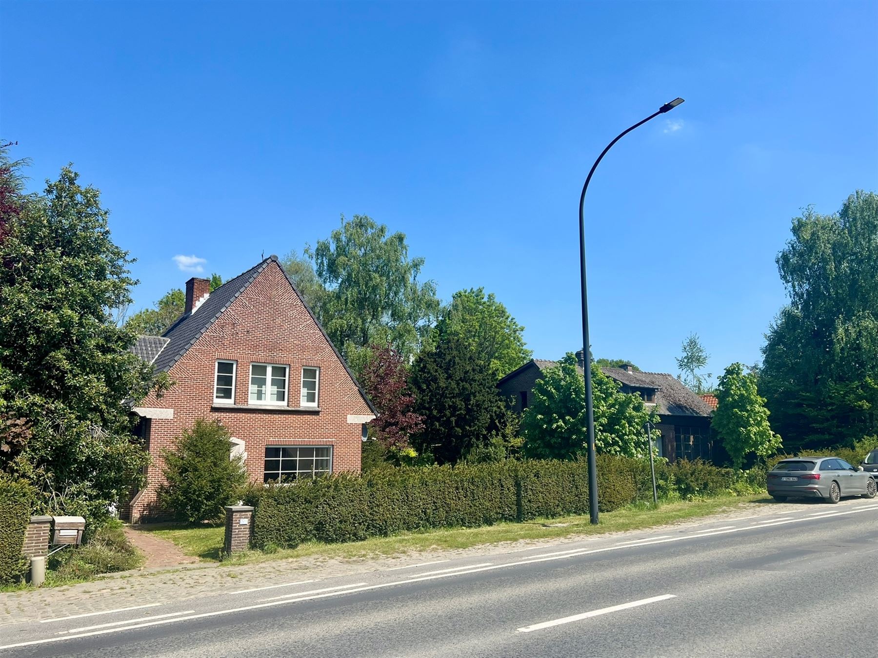 Ruime eigendom met woning, atelier en uitbreidingspotentieel  - foto 1