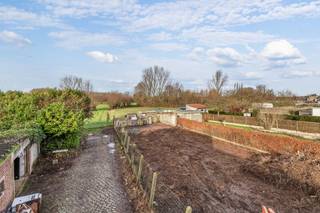 <p>Bouwgrond te koop in het centrum van Liedekerke, Meersstraat 60 – een instapklare kans om zelf te bouwen op een perceel van 378 m². Het terrein is 9,26 m breed en 51 m diep, met een goedgekeurde bouwbreedte van 9,26 m en een bouwdiepte van 15 m, goed voor een bebouwbare oppervlakte van 132 m². De grond maakt deel uit van een verkaveling en is gelegen nabij het centrum, op wandelafstand van winkels, scholen, openbaar vervoer en een station. Ook de oprit E-40 bevindt zich vlakbij.</p><p>Een ideale uitvalsbasis om een nieuwbouwproject volledig naar eigen wens te realiseren, centraal gelegen in Liedekerke.</p><p>Interesse? Neem contact op met TOPO-IMMO voor meer informatie of een bezoek.</p>