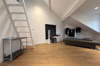 Aan de Leuvense stadsrand, op de Erasme Ruelensvest, bevindt zich dit gezellige flatje. De unit is gelegen op de derde verdieping van een...