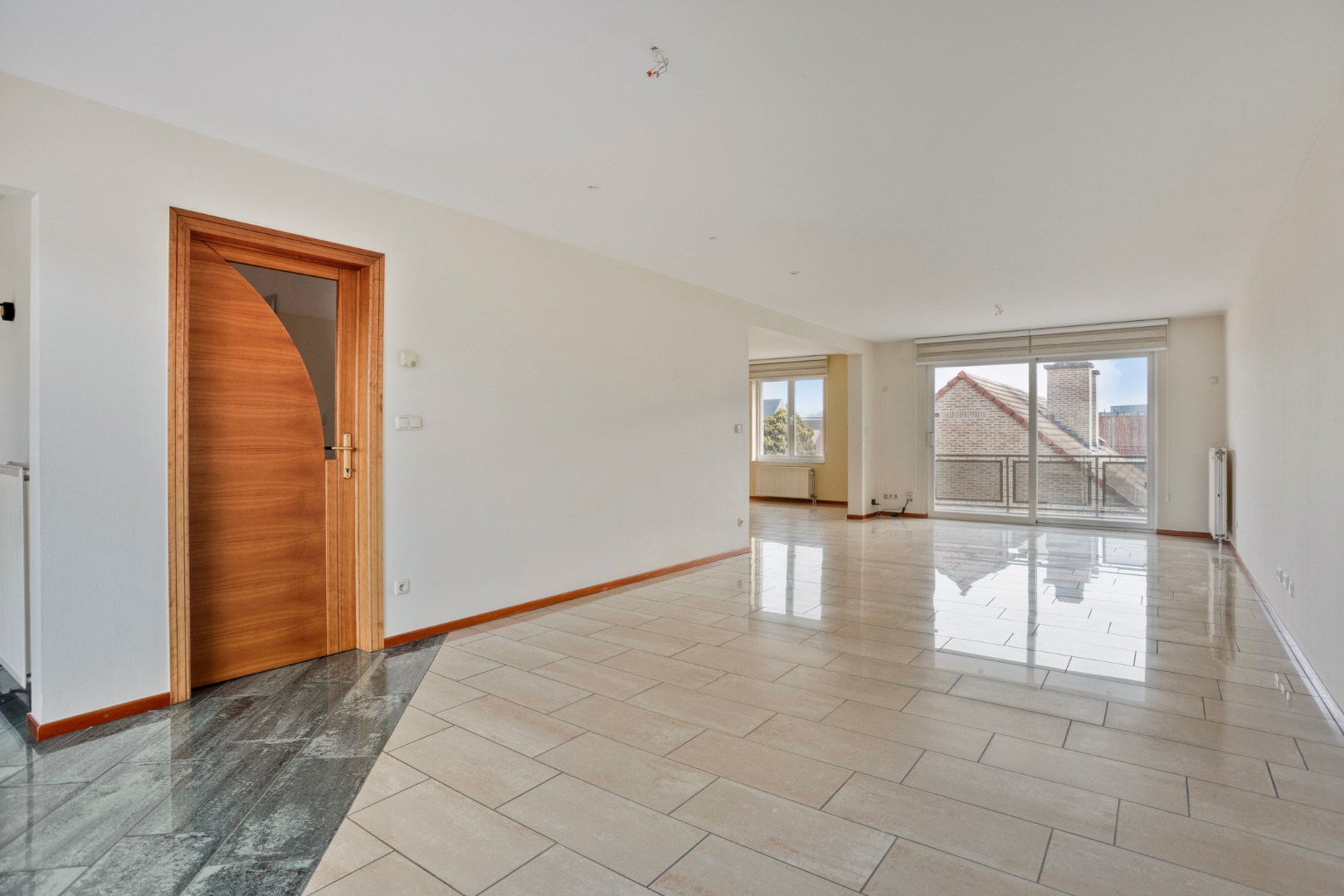 APPARTEMENT VAN 175m² MET 2 SLAAPKAMERS, 2 TERRASSEN en GESLOTEN GARAGE IN LANAKEN CENTRUM ! - foto 5