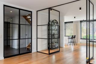 Instapklaar duplex appartement (170 m²) met 2 slaapkamers en terras in Kapellen. Het pand is centraal gelegen in het dorpscentrum, pal tegenover het...