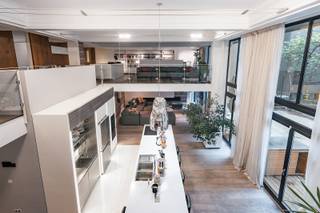Op een absolute toplocatie aan de Sint-Katelijnevestvest, pal naast de Meir en in het bruisende centrum van Antwerpen, bevindt zich dit...