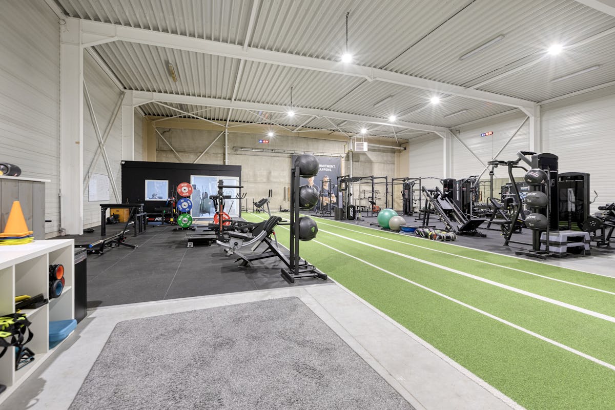 Patrimony company with three business halls and penthouse - photo 4