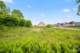 Are you looking for a spacious plot with excellent connections and a rural touch? This plot of 17a 90ca consists of a building plot of 10a supplemented with 7a 90ca of agricultural land, ideal for those who love space, greenery, and privacy.<br /><br />Thanks to its west orientation, the plot enjoys pleasant afternoon and evening light, ideal for making the most of sunny evenings in the garden and living spaces.<br /><br />The location on Liersesteenweg is a major asset due to its easy accessibility to surrounding municipalities and important thoroughfares. Shops, schools, public transportation, and other daily amenities are nearby, while the plot maintains an open and tranquil atmosphere.<br /><br />The building regulations offer numerous possibilities. There is a maximum ridge height of 11 meters and a maximum building depth of 17 meters on both the ground floor and the upper floor. A third storey is allowed beneath the attic. Both a basement and crawl space are possible. In terms of roof shape, a flat roof or a pitched roof up to a maximum of 55° can be chosen. In addition, an outbuilding with a maximum area of 40 m² may be constructed.<br /><br />An excellent opportunity to realize a spacious family home on a plot with great potential and a pleasant combination of accessibility, space, and greenery.