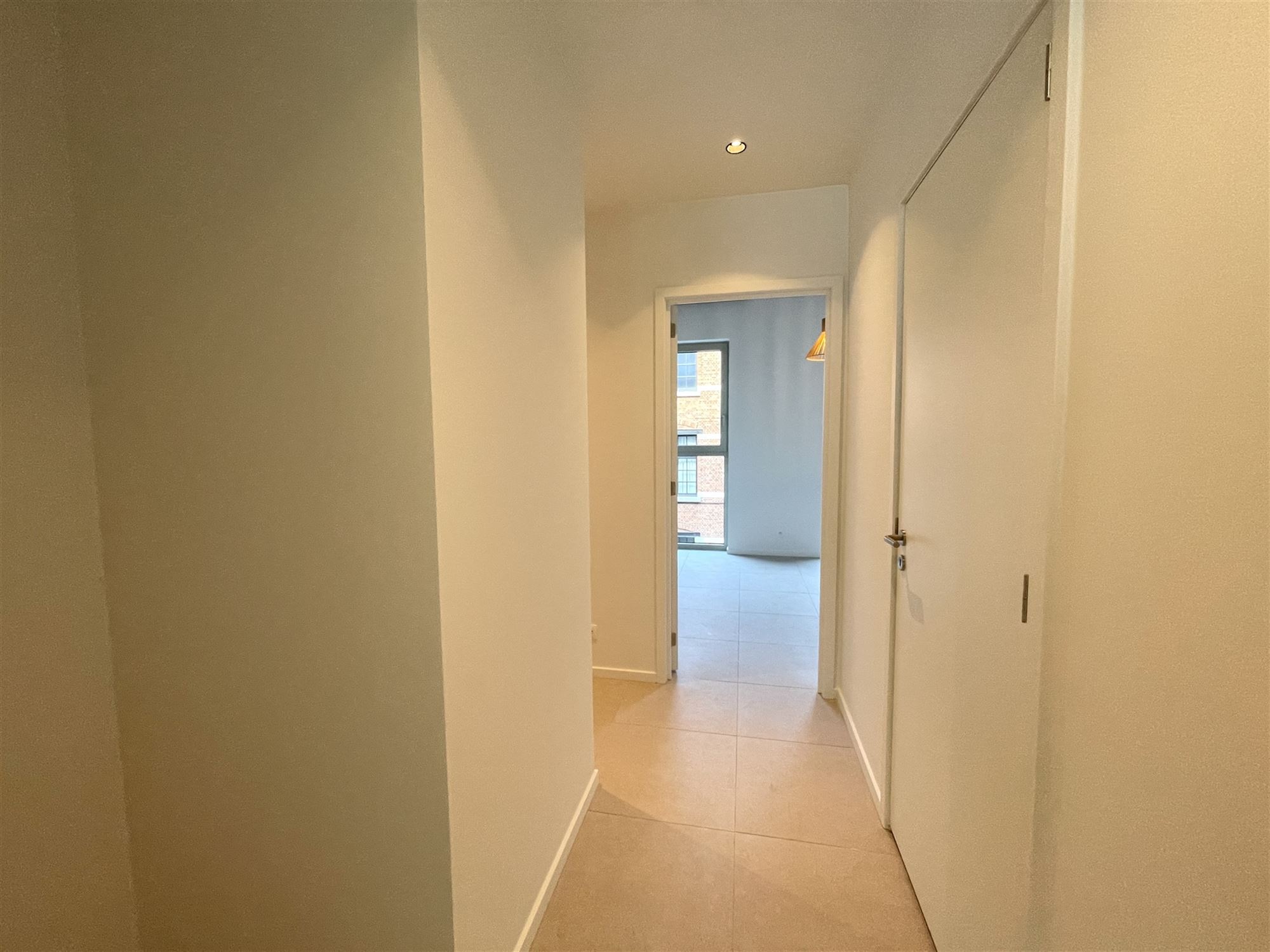 APP. AVEC 2 CHAMBRE + TERRASSE A UN LOCATION CENTRAL - photo 4